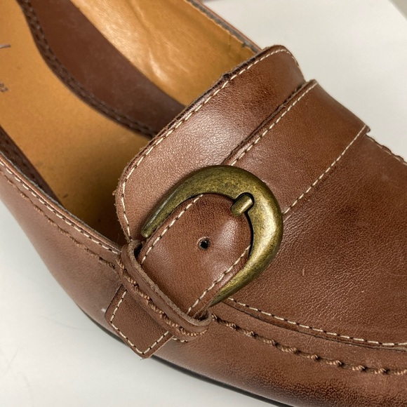 Naturalizer Brown Leather Heeled Loafer, Size 6.5 - Picture 3 of 16